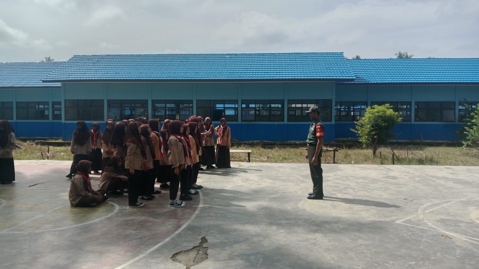 Koramil 1002-04/Las Dorong Pembentukan Karakter Pelajar Lewat Pramuk