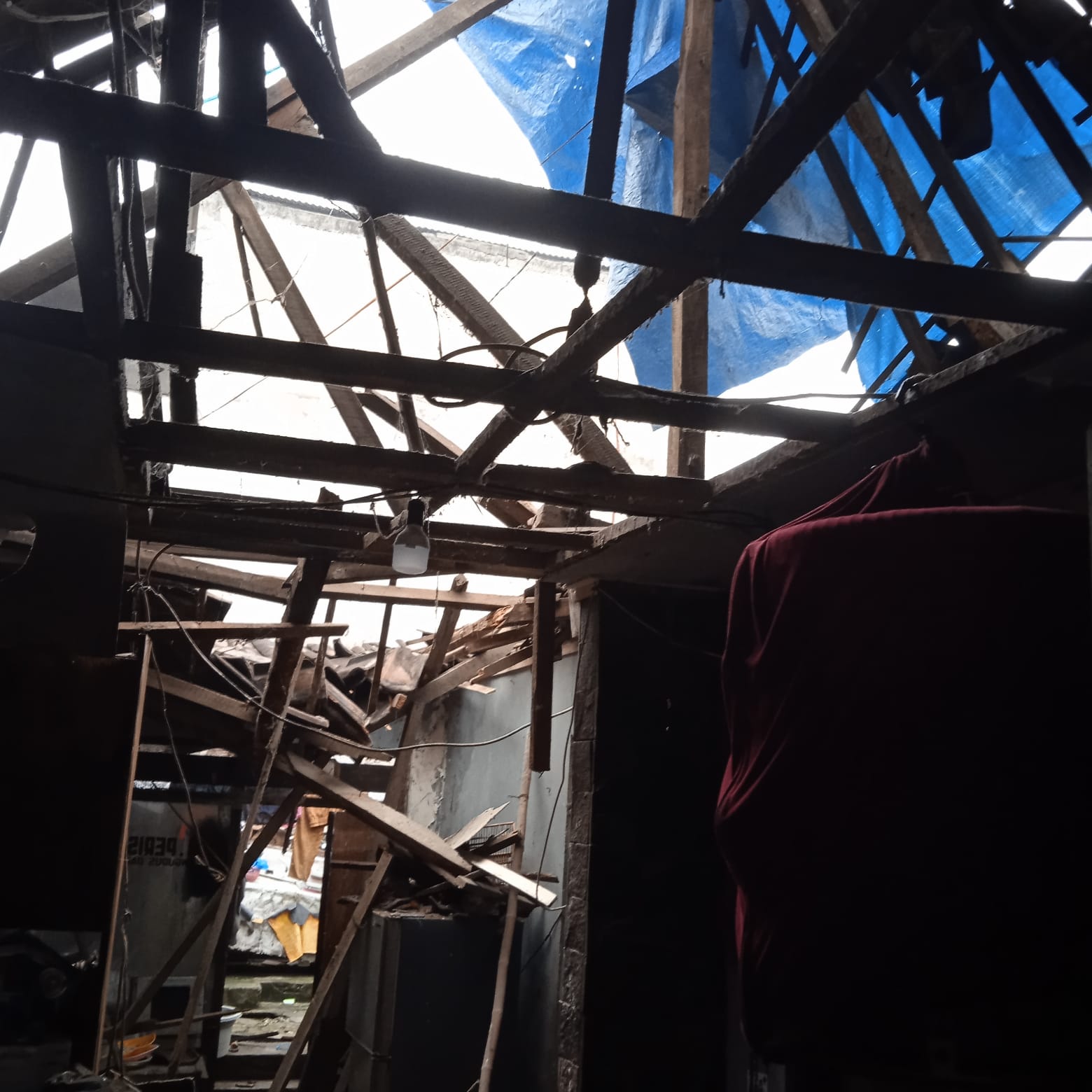 Hujan Deras Rumah Warga Roboh Tokoh Masyarakat Meminta Pemkot Surabaya Turun Tangan