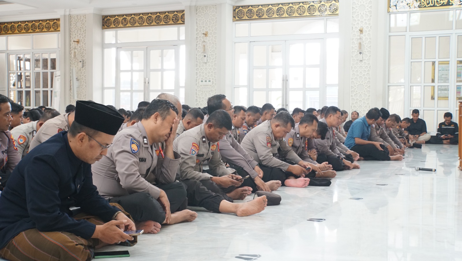 Polresta Sidoarjo Gelar Sholat Ghaib dan Doa Bersama untuk Korban Bencana Aceh Sumatera