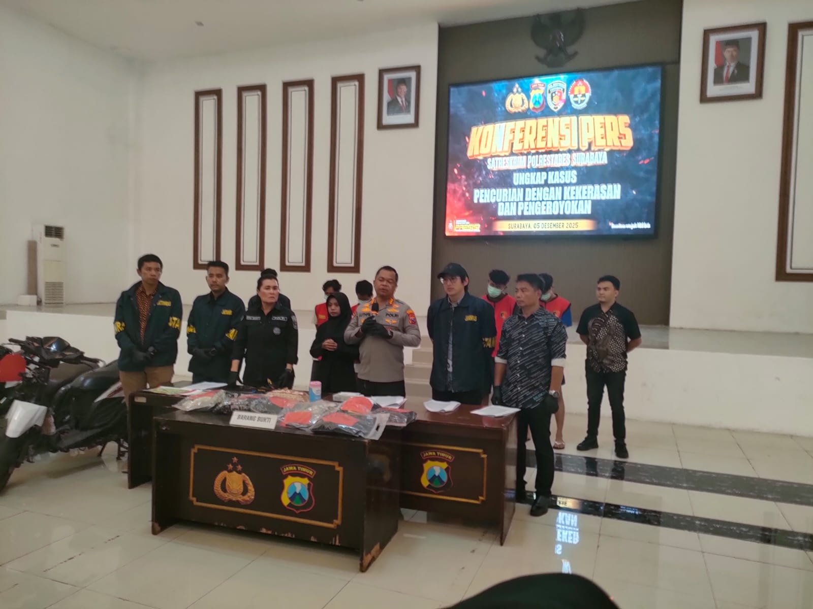 Kasatriskrim polres tabes surabaya ungkap kasus curas dan pengeroyokan di jalan kerah