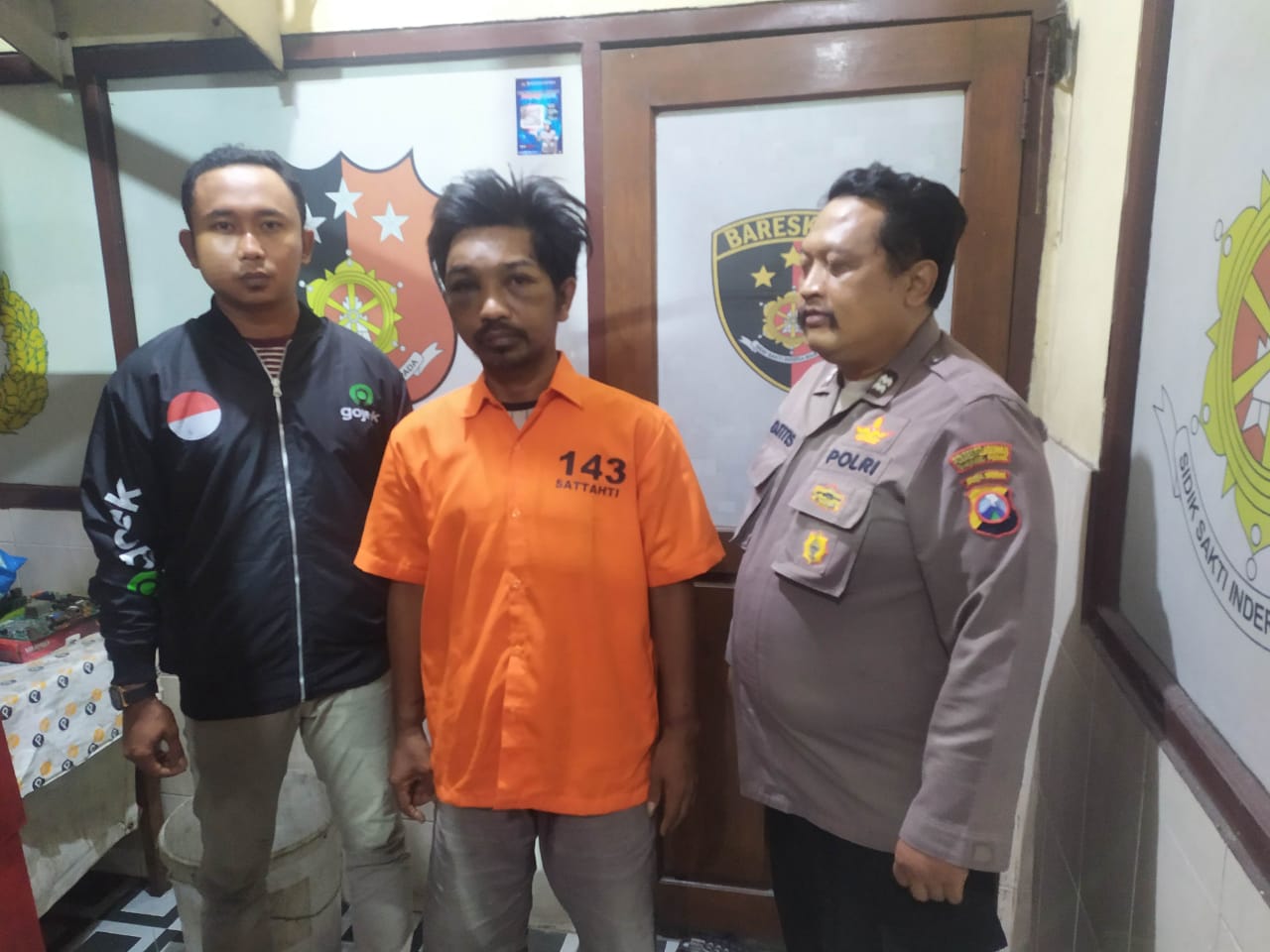 Respons Cepat Polsek Semampir Selamatkan Pencuri Motor dari Amukan Warga