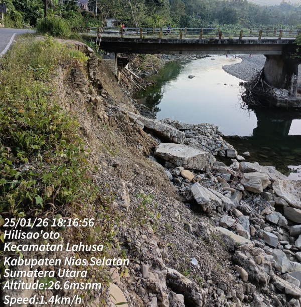 Jembatan Nias Selatan, Longsor Tidak di Perhatikan Oleh Pemerintah Satulo Tafon Desak Pemerintah Nias Selatan Segera Tindak