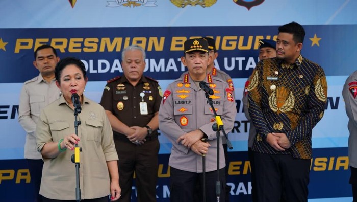 Hadiri Pelepasan 22 Kontainer Bantuan Kemanusiaan Korban Bencana Sumatra, Ketua Komisi IV DPR RI Apresiasi Polri