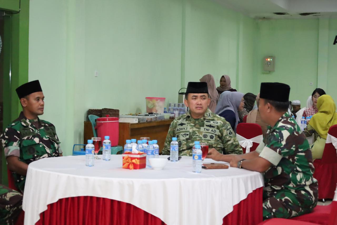 Di Tengah Kesibukannya, Dandim 1009/Tanah Laut Tekankan Kebersamaan Saat Gelar Buka Puasa Bersama di Makodim
