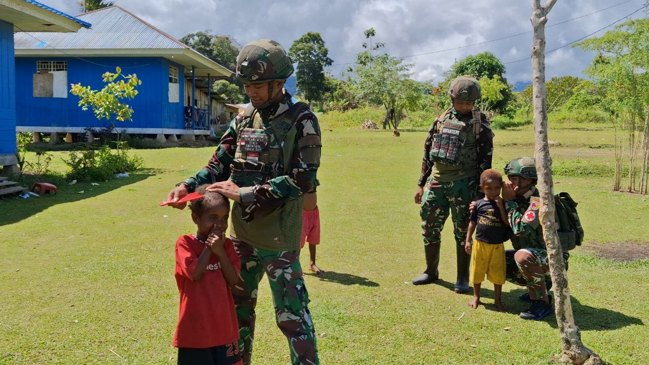 Komsos Humanis Satgas Yonif 521/DY, Pererat Kemanunggalan dengan Warga Kobakma