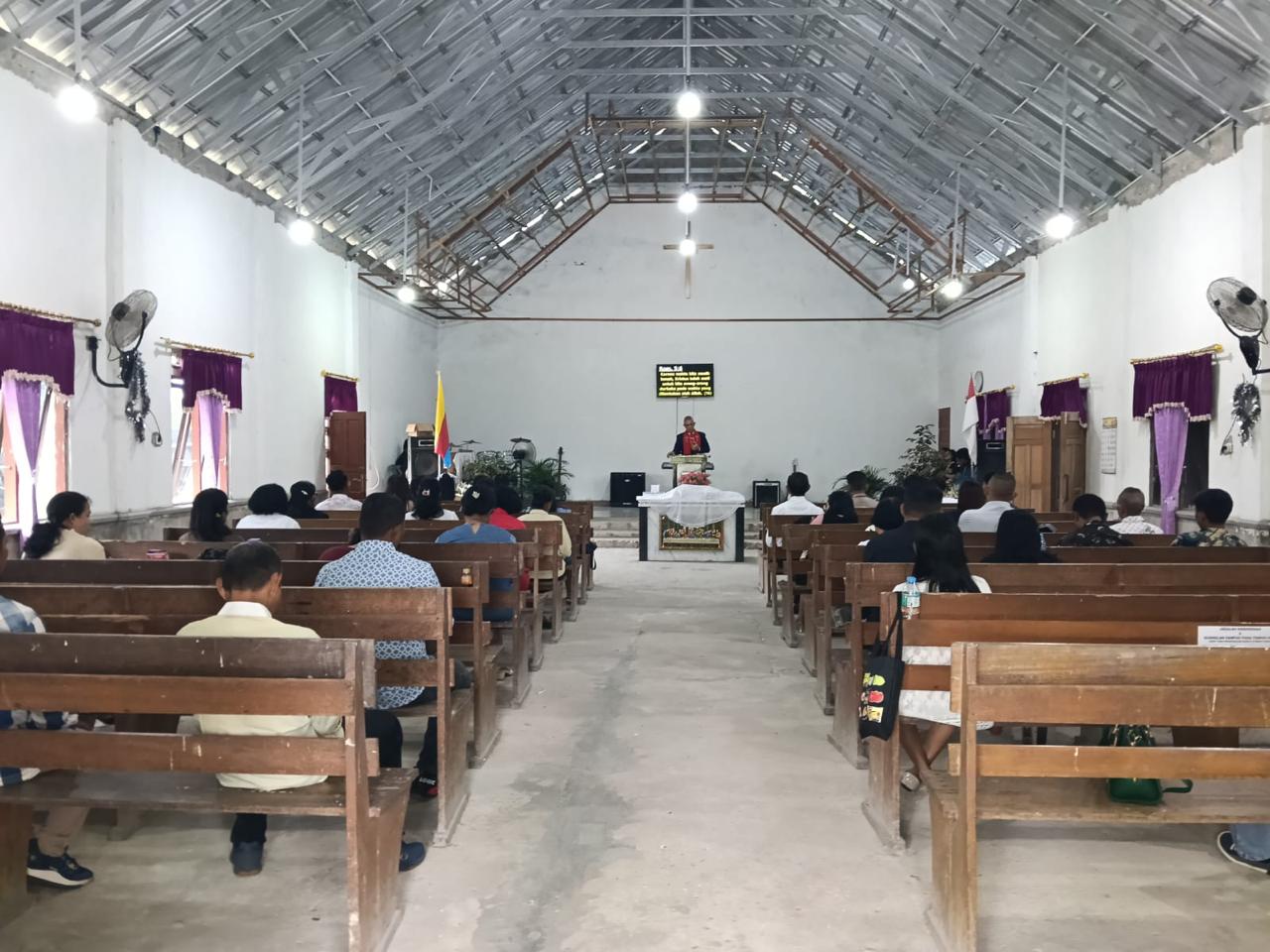 Berikan Rasa Aman Saat Ibadah Personel Kodim 1009/Tla Bersama Personel Polres Tala Siaga Di Gereja GSKI
