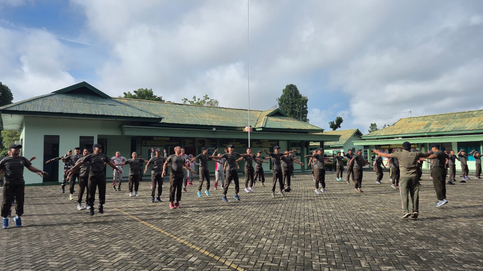 Dengan Senam Pagi, Kodim 1002/HST Tingkatkan Kebugaran Prajurit