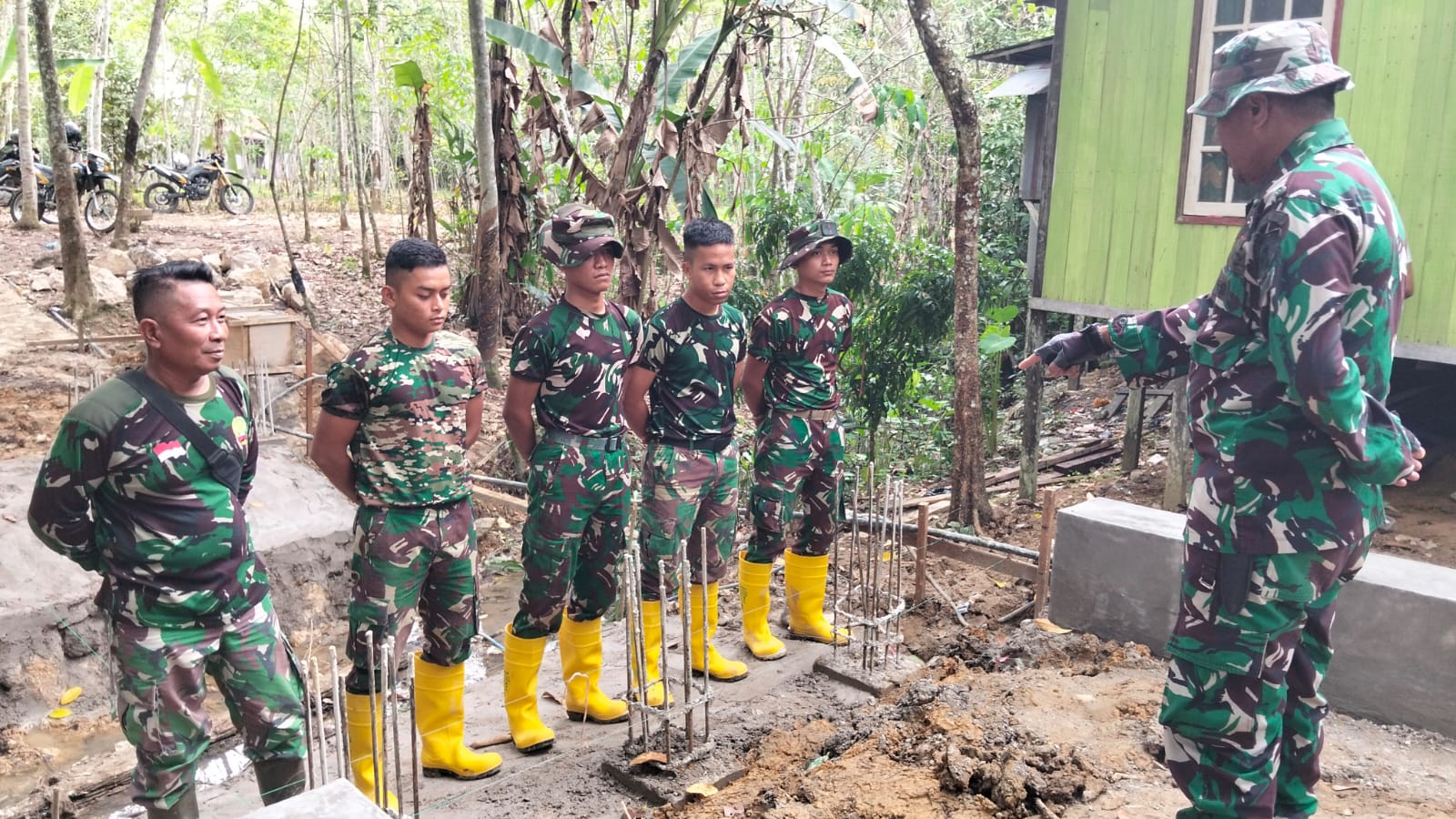 Awali Kegiatan dengan Briefing dan Doa, Satgas Jembatan Garuda Tingkatkan Kinerja Pembangunan