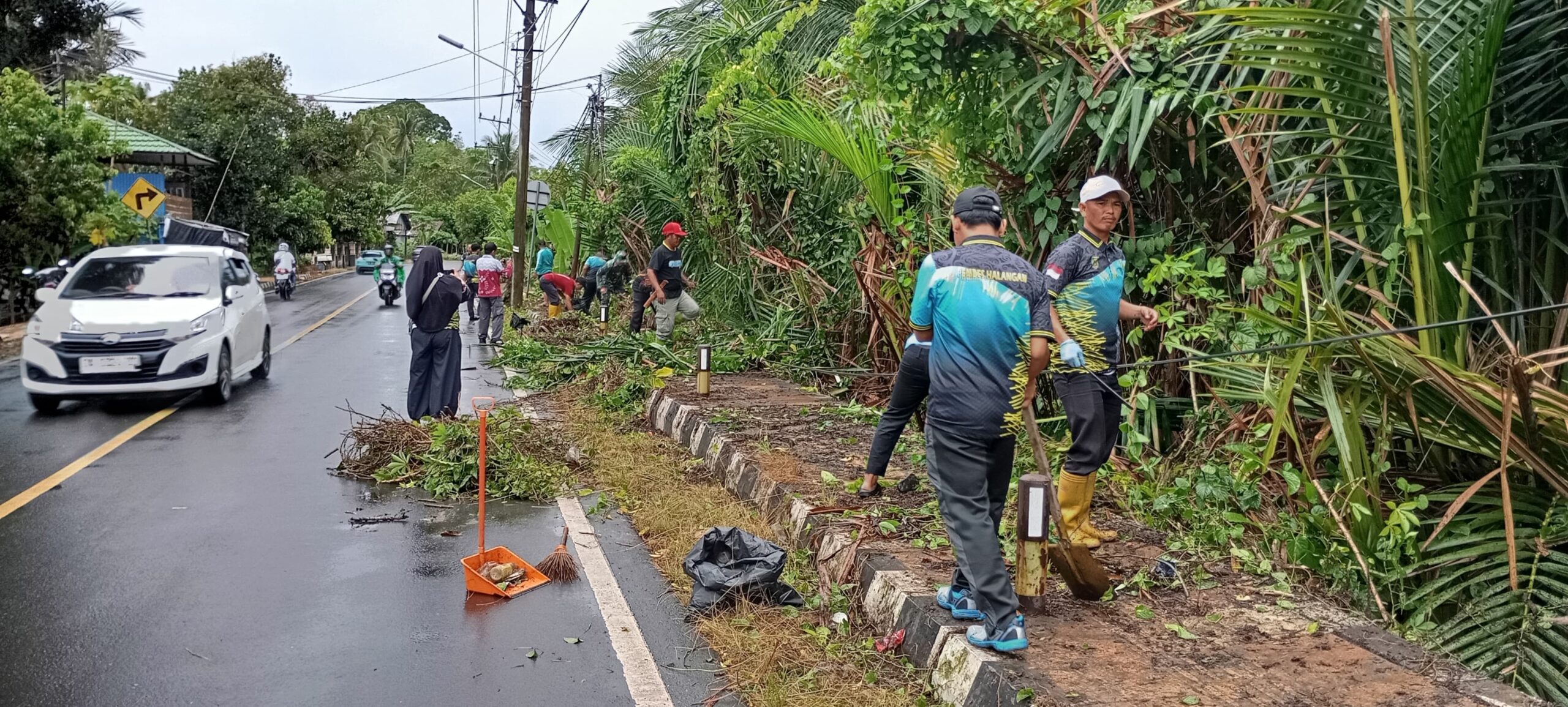 Sinergi TNI dan Pemerintah, Lingkungan Bersih di Kecamatan Pugaan