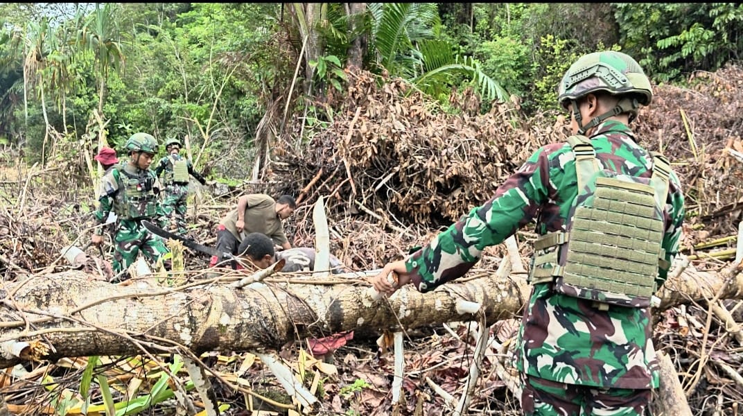 Bersama Rakyat TNI Kuat, Satgas Yonif 521/DY Bersama Warga Siapkan Lahan Gereja GIDI Pasmus Muaranawa
