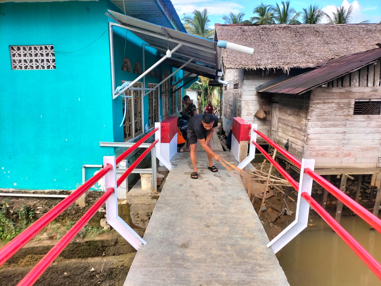 Kolaborasi Satgas dan Warga, Jembatan Garuda Kian Siap Diresmikan