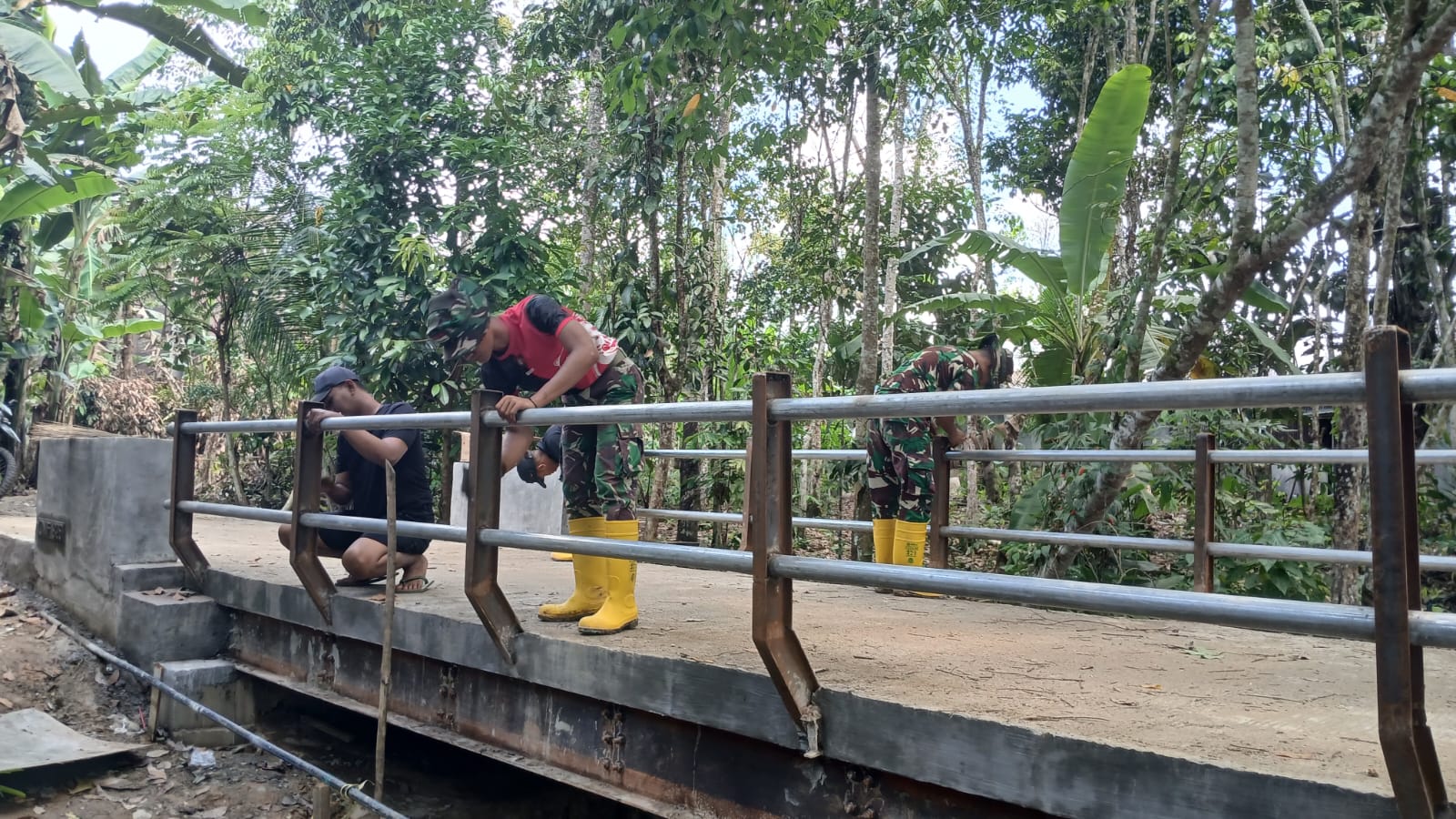 Semangat Gotong Royong, Jembatan Perintis Garuda Jadi Kebanggaan Warga Desa Mangkusip