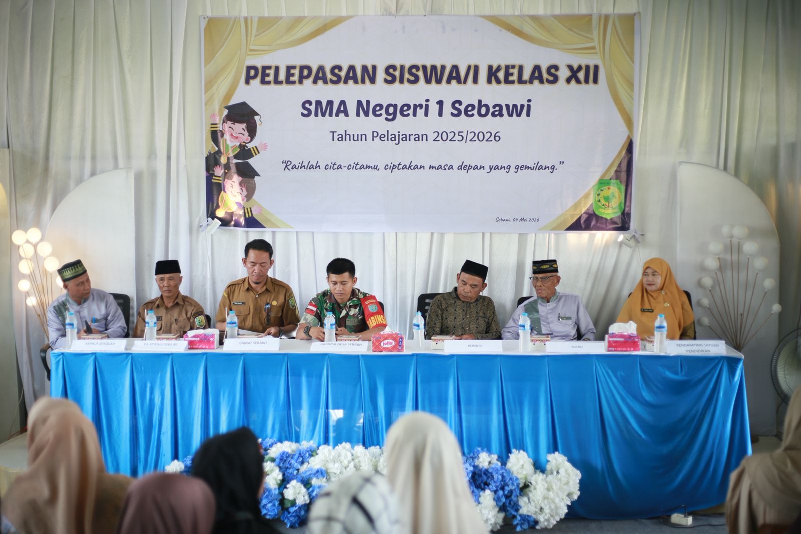 Beri Dukungan Terhadap Dunia Pendidikan, Anggota Koramil 01/Sambas Hadiri Pelepasan Siswa Kelas XII