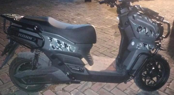 Motor Listrik Tabrak Anak 9 Tahun di Jalan Raya Guwo Driyorejo Gresik, Korban Alami Patah Tulang