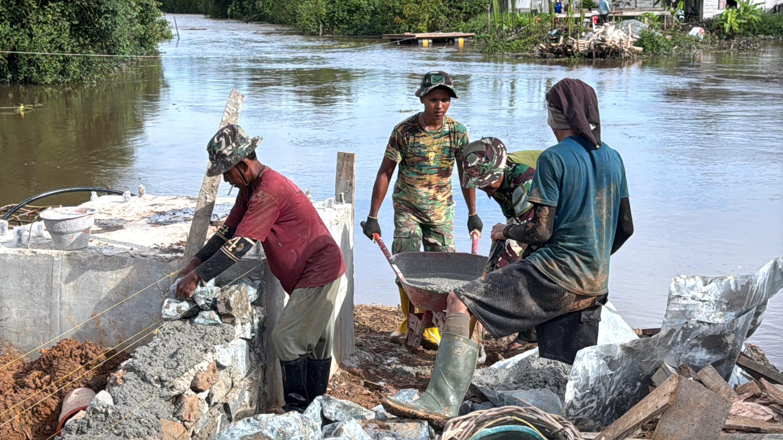 Pondasi Jalan Pendekat Jembatan Garuda Rampung, Struktur Beton Tepi Dekat Kian Terlihat