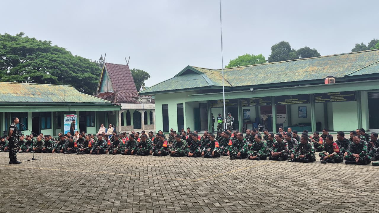 Pererat Komunikasi dengan Anggota, Dandim 1002/HST Gelar Jam Komandan