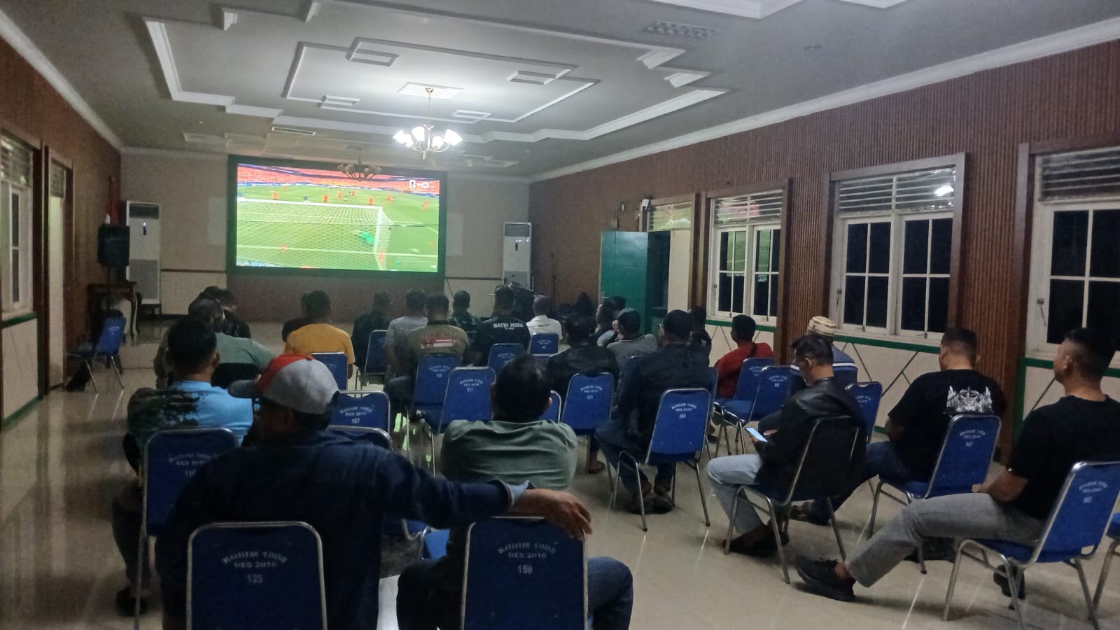 Suasana Meriah Nobar Piala Dunia 2026, Kodim 1008/Tabalong Pererat Kebersamaan Prajurit dan Masyarakat