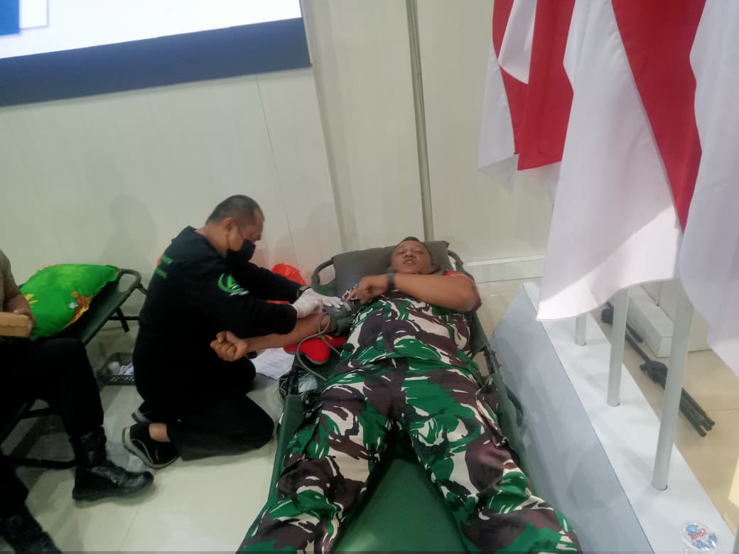Wujud Sinergitas TNI-Polri, Kodim 1008/Tabalong Berpartisipasi dalam Donor Darah HUT Bhayangkara