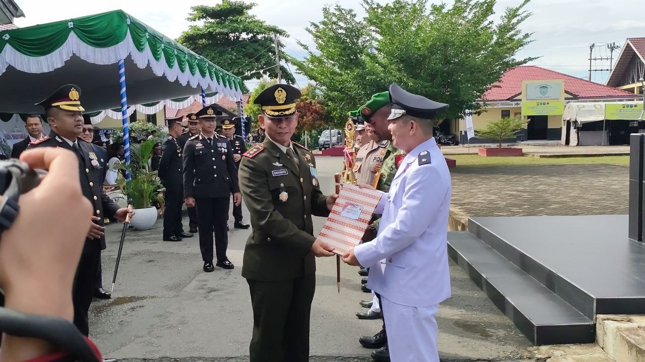 Dandim 1208/Sambas Hadiri Dalam Upacara Peringatan Hari Bhayangkara ke-80 di Mapolres Sambas